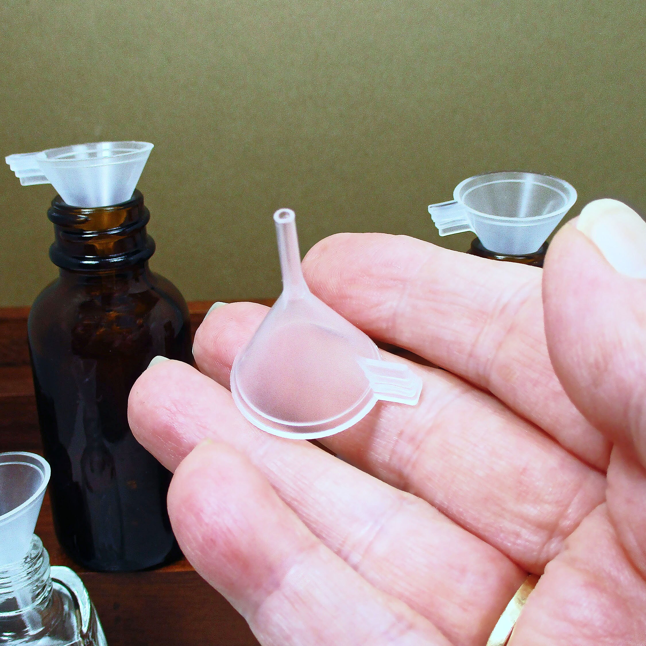 Tiny Small funnels for Filling Small Bottles Capsules Powder Mini Perfume  Funnel (8 Pack)