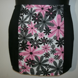 Miniskirt Black w/ Pink Gray White Mod 1960s Daisy Print Large