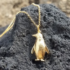 Eleganti pendenti placcati in oro raffiguranti pinguini di Adelia e pinguini sottogola: gioielli in argento ispirati all&#39;Antartide