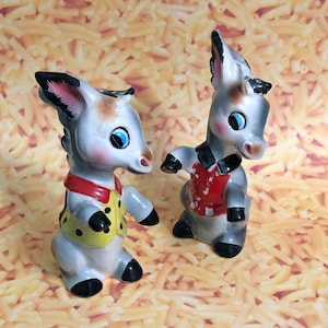Artmark? Donkey Hugging Salt and Pepper Shakers Polka Dot Vest Made in Japan Arnart?
