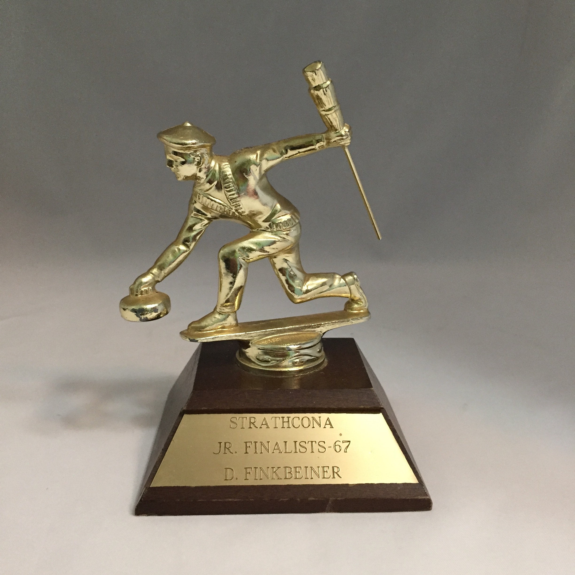 1 MALE METAL VINTAGE CURLING TROPHY CURLING TROPHY TROPHIES 1