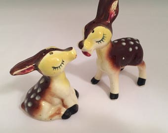 Anthropomorphic Kissing Deer Salt and Pepper Shakers Fawn Made in Japan Doe Cake Toppers