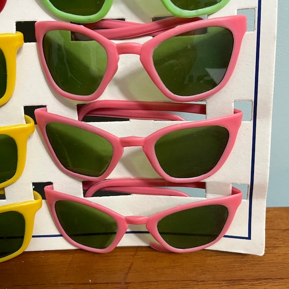 Dime Store Sunglasses Display Children’s Sunglass… - image 6