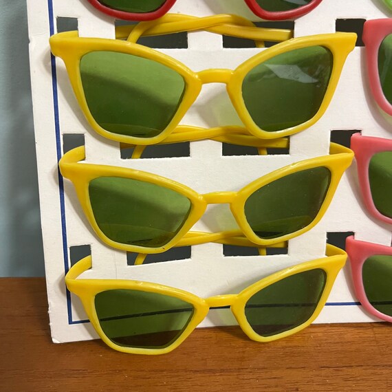 Dime Store Sunglasses Display Children’s Sunglass… - image 5