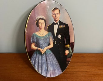 Carr & Co Queen Elizabeth II Coronation Tin Biscuit Tin Made in England June 1953 H.M Queen British
