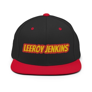 以下が含まれることがあります： 黒と赤のベースボールキャップに、黄色で「LEEROY JENKINS」と刺繍されたロゴがあります。