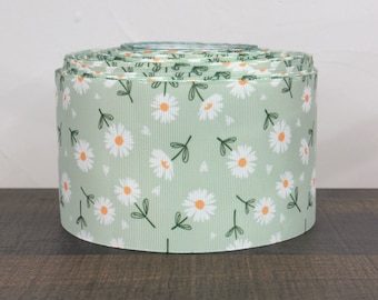 3” White Daisies on Light Green