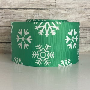 3” Snowflakes on Green
