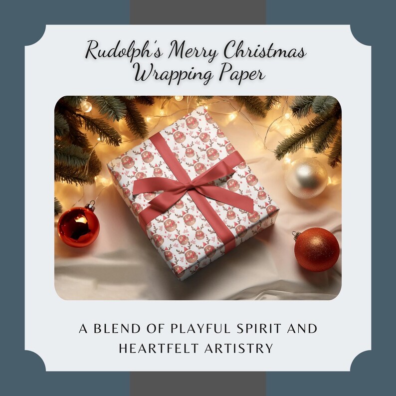 Op de afbeelding: Een cadeau verpakt in papier met een rendier- en sneeuwvlokkenpatroon, vastgebonden met een rood lint. De tekst luidt "Rudolph's Merry Christmas Wrapping Paper". De afbeelding bevat ook kerstballen en bladeren.
