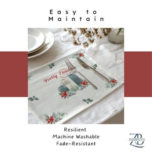 Może przedstawiać: Biały bieżnik z akwarelowym wzorem świec i zieleni. Bieżnik ma napis "Merry Christmas" w kolorze czerwonym. Bieżnik jest odporny na blaknięcie i nadaje się do prania w pralce.