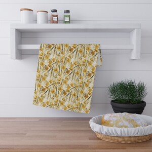 Yellow Daffodilly Kitchen Towel, Abstract Flowers Yellow Daffodil Kitchen Towel Farmhouse Kitchen Décor Cotton Tea Towel Floral Dish Towel