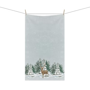 Pano de prato com tema de veado em floresta nevada: decoração rústica de cabana de inverno