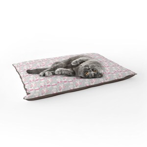 Pink Princess Cat Bed: Fleece Kitten Cushion, Washable Pet Furniture