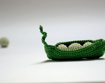 Pea Pod with 3 peas(smaler) - Crocheted playfood  - Play kitchen -Motor skills development - Safe childrien's games. Kitchen decor