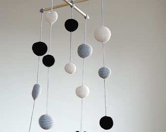 Crochet Balls/Hearts Baby Mobile - Grey/Black/Ivory Ball's Mobile(3-color mobile) - Boys/Girls room decoration - Hanging Room decor