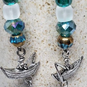 Pendientes largos colgantes Lucky Silver Jolly Fisherman con cristales de Swarovski y cristales checos.