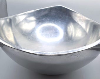 Cuenco Nambé Tri-Corner modelo #527.