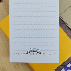 Juego de papel para escribir cartas con diseño de libro mágico. 10 hojas A5 rayadas de colores para amantes de los libros. Lindo material de oficina para amigos por correspondencia y regalo para escritores.