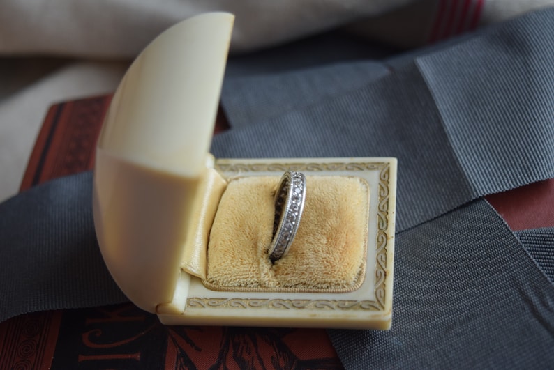 Heirloom Display Ring Box Antique Creamy Celluloid Ring Box Cream Celluloid Velvet Engagement Proposal Ring box Presentation Off White