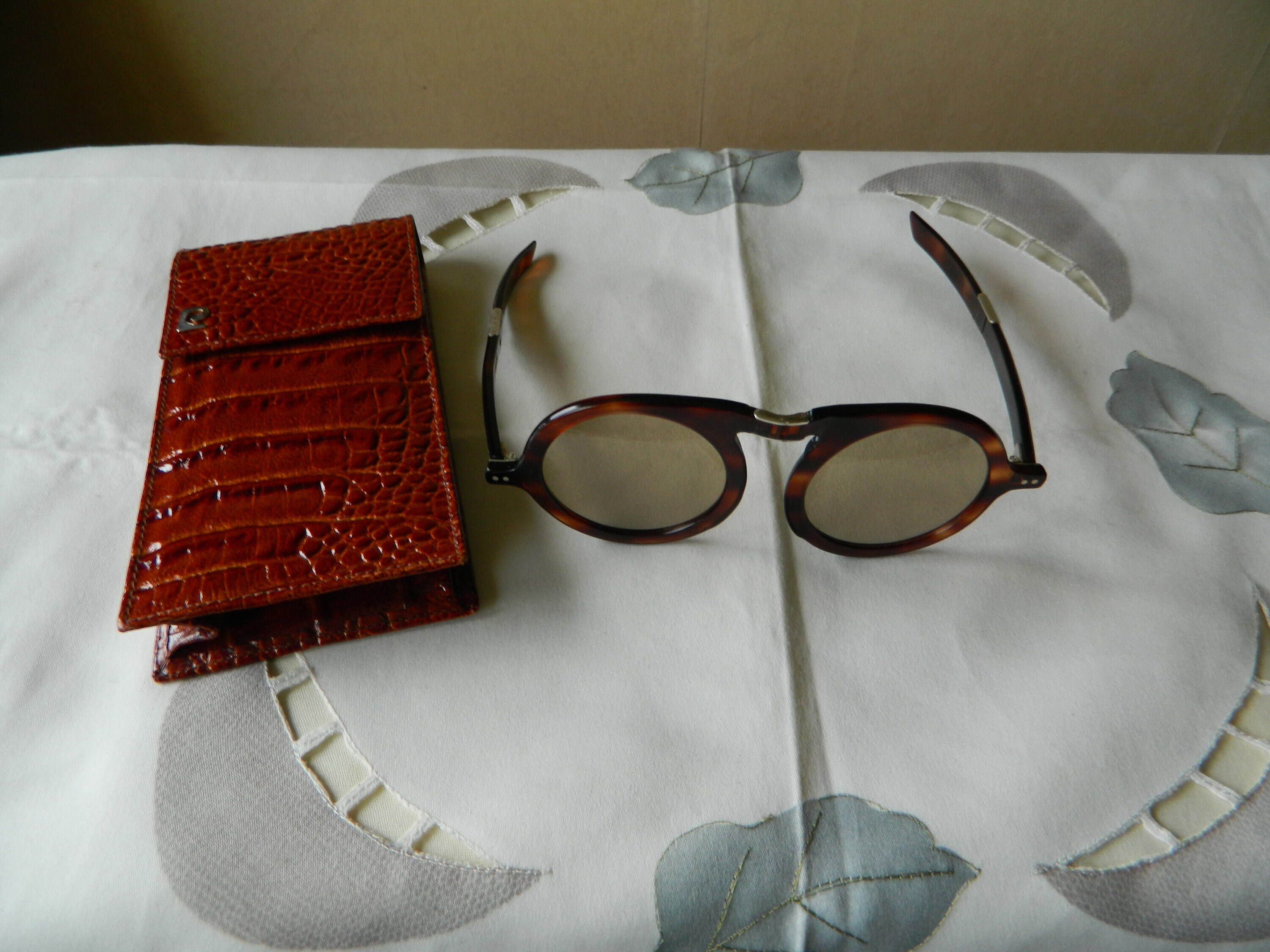 希少品　1960年代ヴィンテージ　ピエールカルダン　折りたたみサングラス 本物のヴィンテージ レア ピエール カルダン 折りたたみサングラス