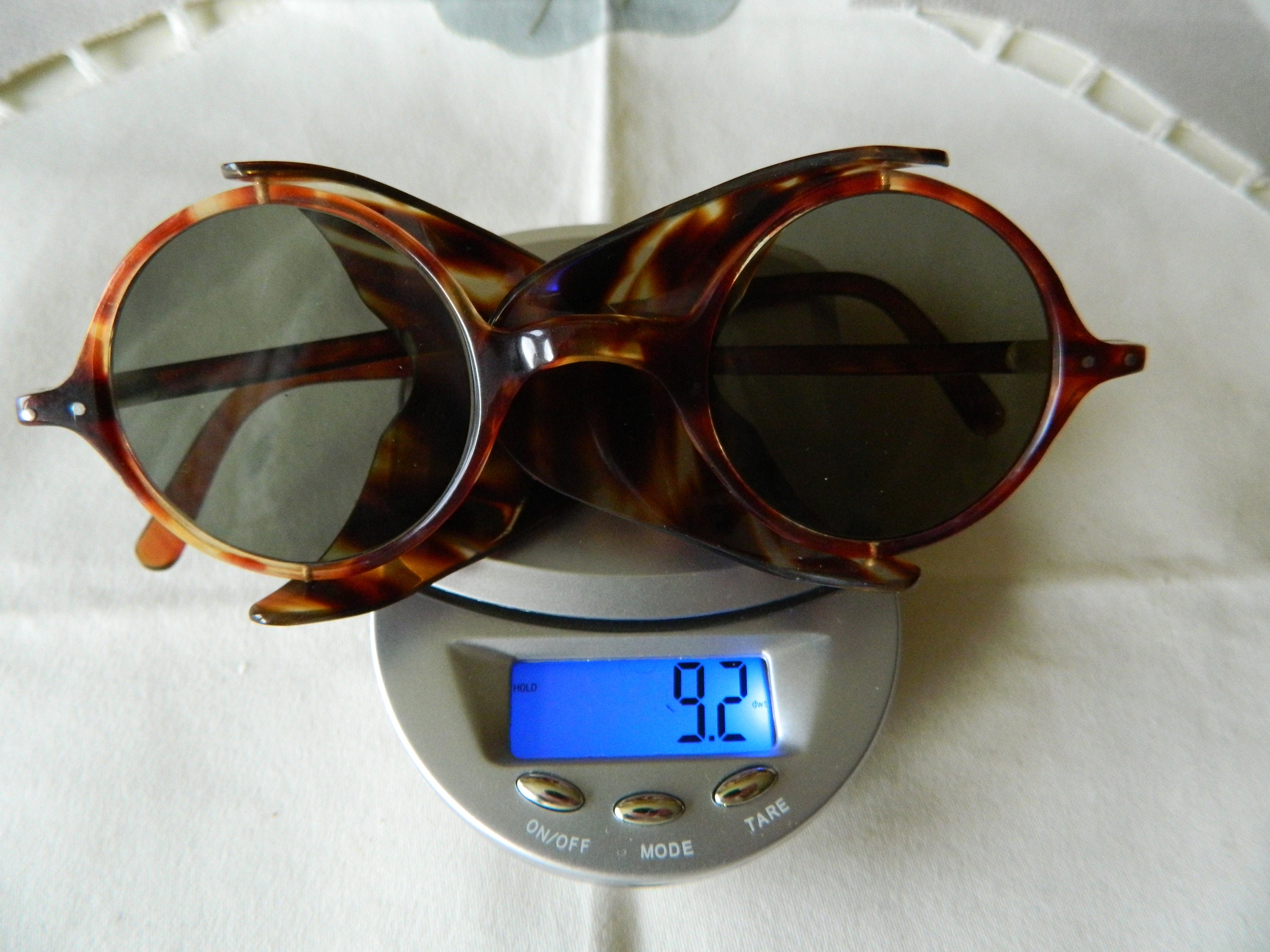 Vintage Faux Tortoise Shell Round Sunglasses With Side  display picture 1