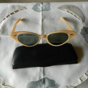 Vintage Cat Eye Sunglasses 