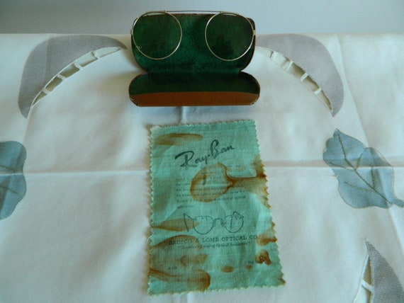 True Vintage Rare B&L Ray Ban Clip On Sunglasses … - image 4