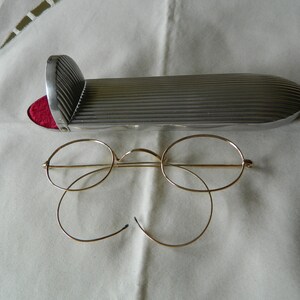 Настоящие винтажные редкие античные золотые очки. И glasses Case Victorian возможно Эдвардианский алюминиевый New Old Stock. За исключением*****