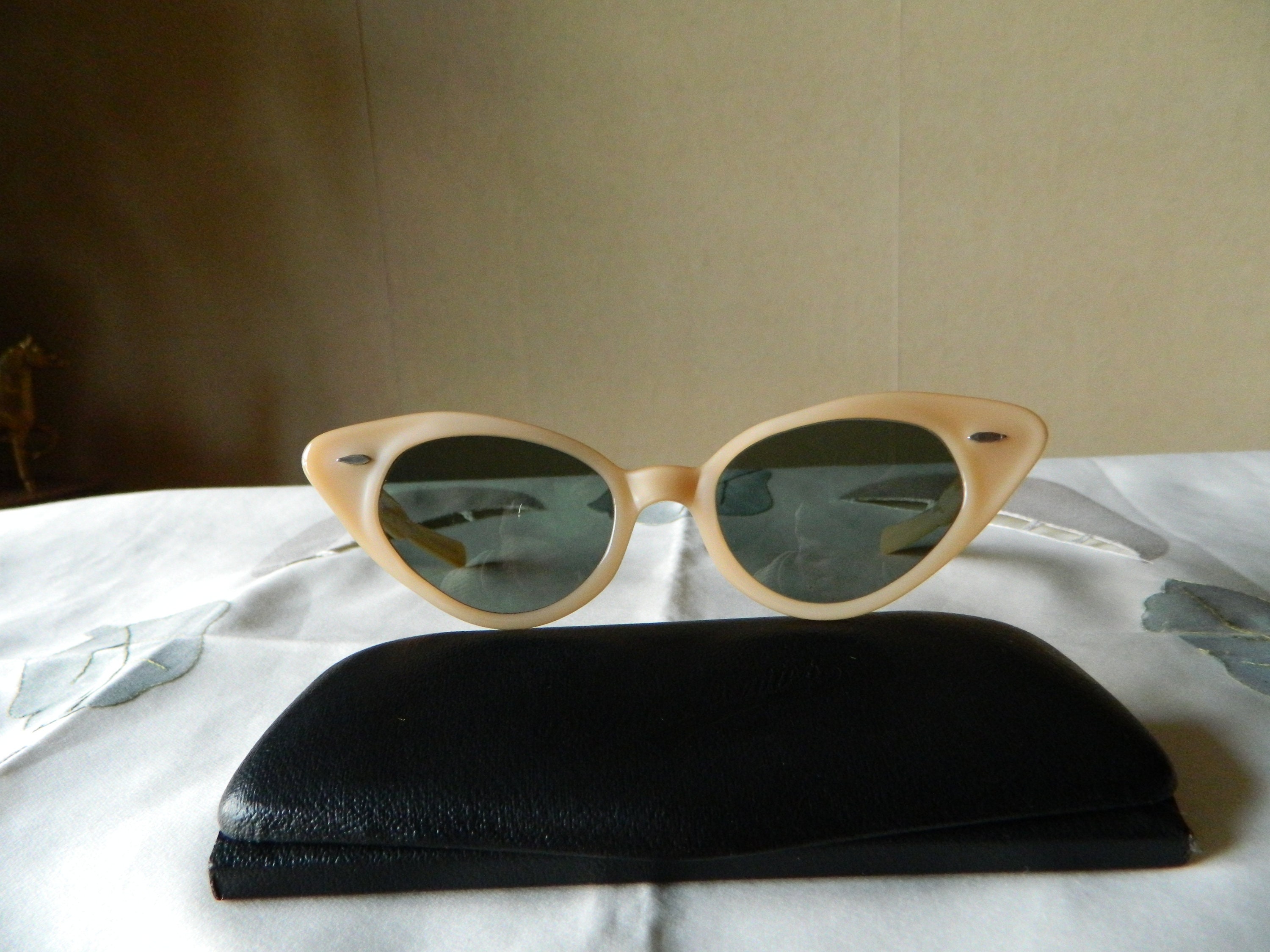 True Vintage Rare B&L Ray-ban Sun Fun Lime Frost Cat Eye