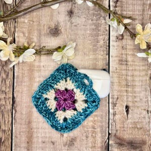Granny Square Earbuds Case | Music to My Ears Cozy | Digital Downlaadable Pattern PDF imagen 1