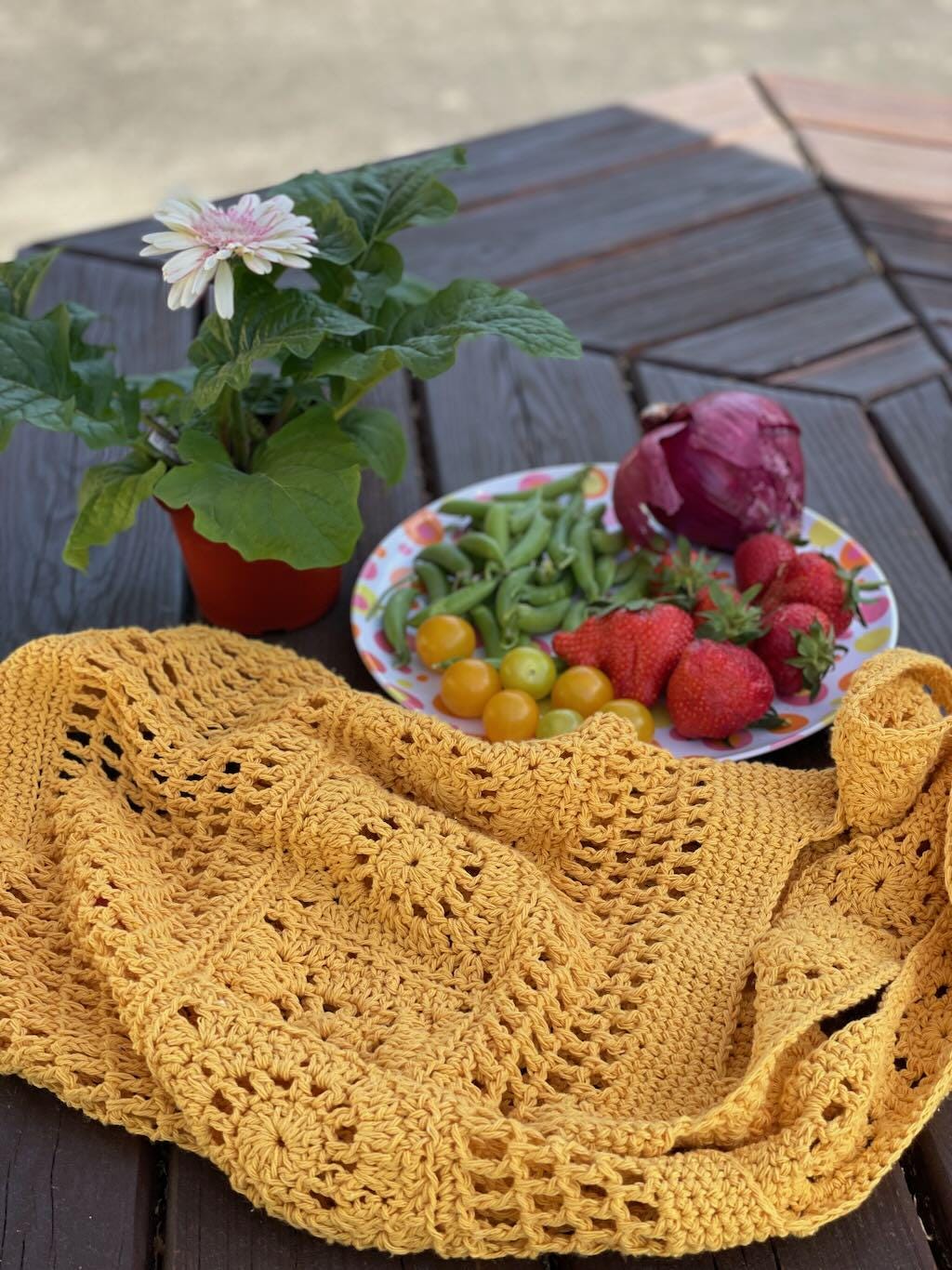 38 Sunburst Crochet Patterns for Blankets, Bags, Tops, and Home Decor 27 Eco-Friendly Crochet Market Bag with Sunburst Motifs