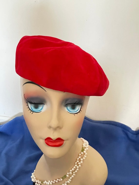 Stylish Midcentury Red Velvet Beret, Tam or Beanie Cocktail  display picture 1
