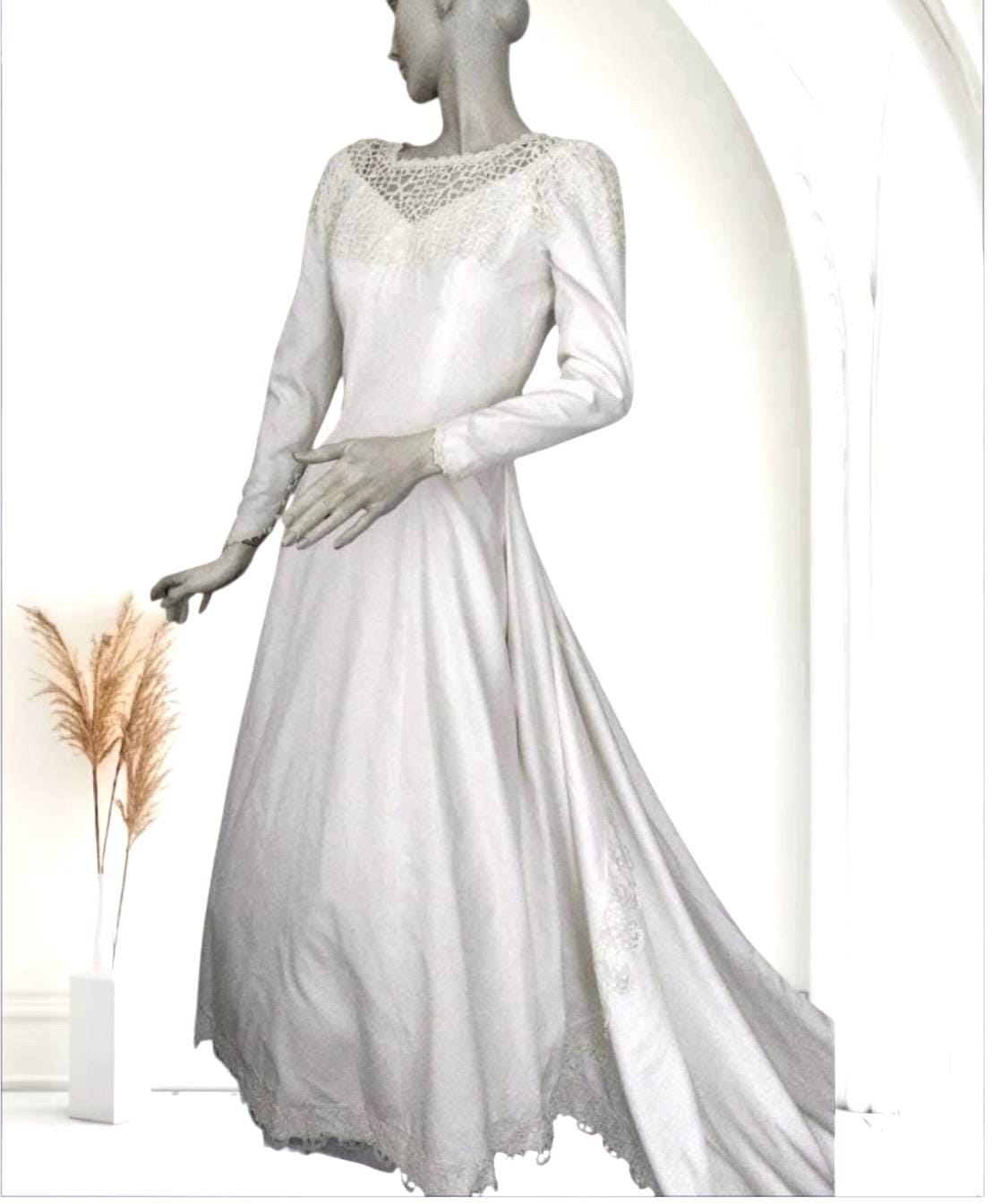 Knotted Lace Top Wedding Gown