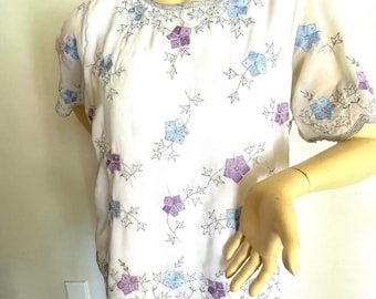 Formal Top with Embroidered Flowers, Half Sleeves by Elegant Wear Plus Size 1X/2X  Excellent Vintage Condition Never Worn