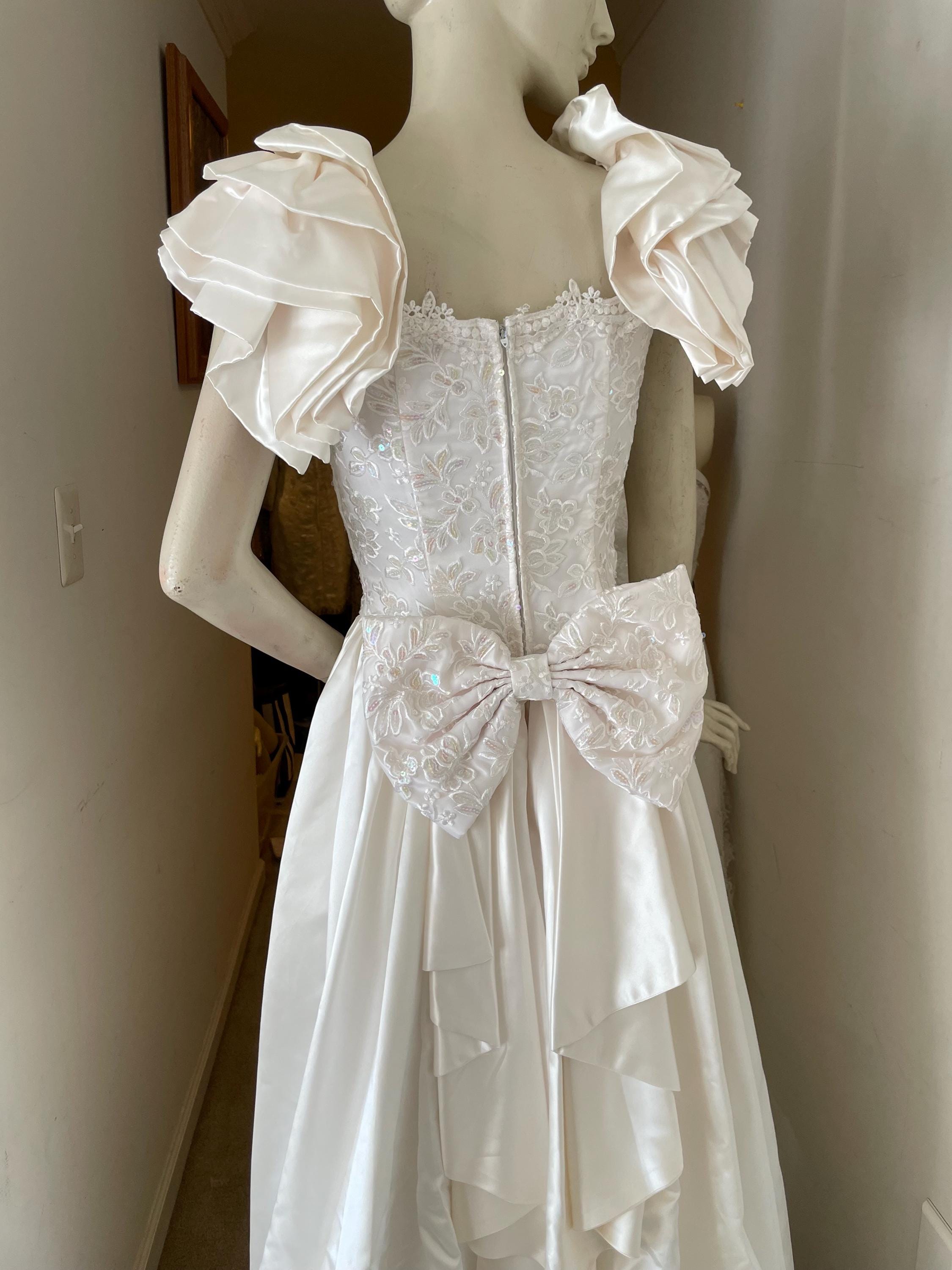 Jessica Mcclintock Satin off Shoulder Wedding Gown With Train in Jessica Mcclintock Satin off Shoulder Wedding Gown With Train in