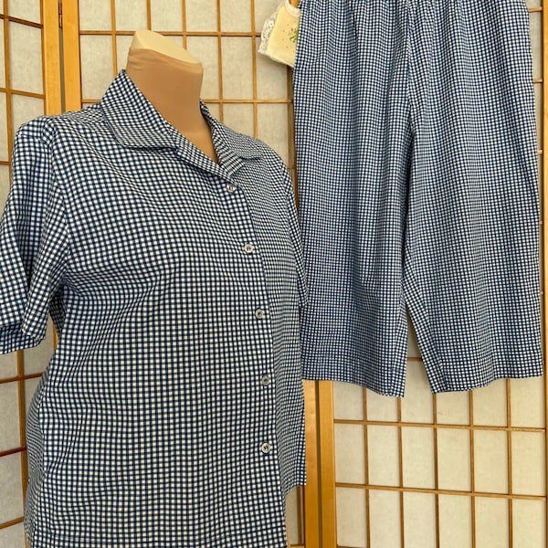 Cool Cotton Blue Gingham Capris and Blouse Set by Ms Lee of the Lee Jeans Company in Large Plus Size Great Vintage Condition