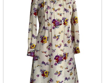 Retro is Sweet Floral Print Pleat Front Vintage Dress from the 70s with Wide Collar  HandmadeMedium Large Size