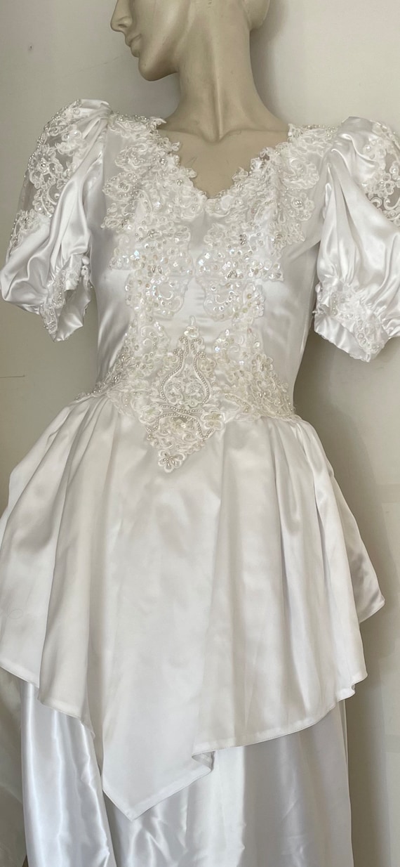 Elegant 80s Form Fitting Satin Wedding Gown with … - image 8