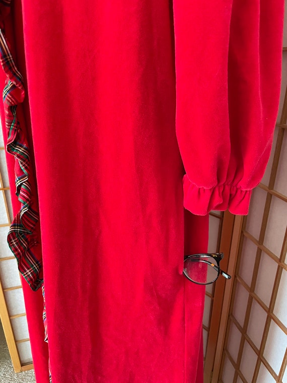 70s Red Vintage Velour Robe Button Front with Col… - image 6