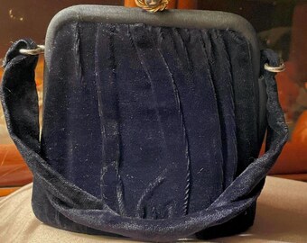 Black Velvet Evening Bag Vintage MidCentury Purse With Metal Clasp and Frame In Excellent Vintage Condition