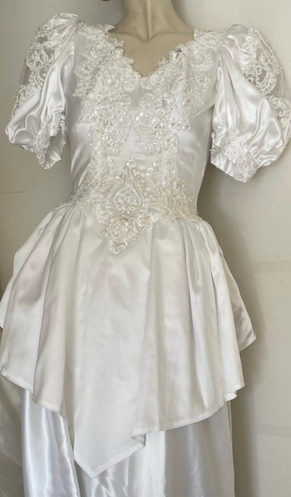 Elegant 80s Form Fitting Satin Wedding Gown with … - image 2