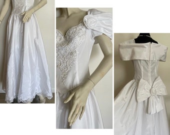 Elegant 80s Princess Form Fitting Satin finish Taffeta Wedding, Sorority or Prom Gown In Excellent Vintage Condition