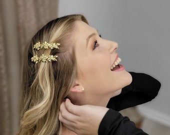 Retro Buch und Deichmann Gold Drei Blumen Haarspange