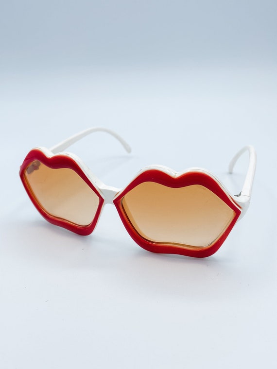 Vintage Lip Shaped Retro Sunglasses - image 6