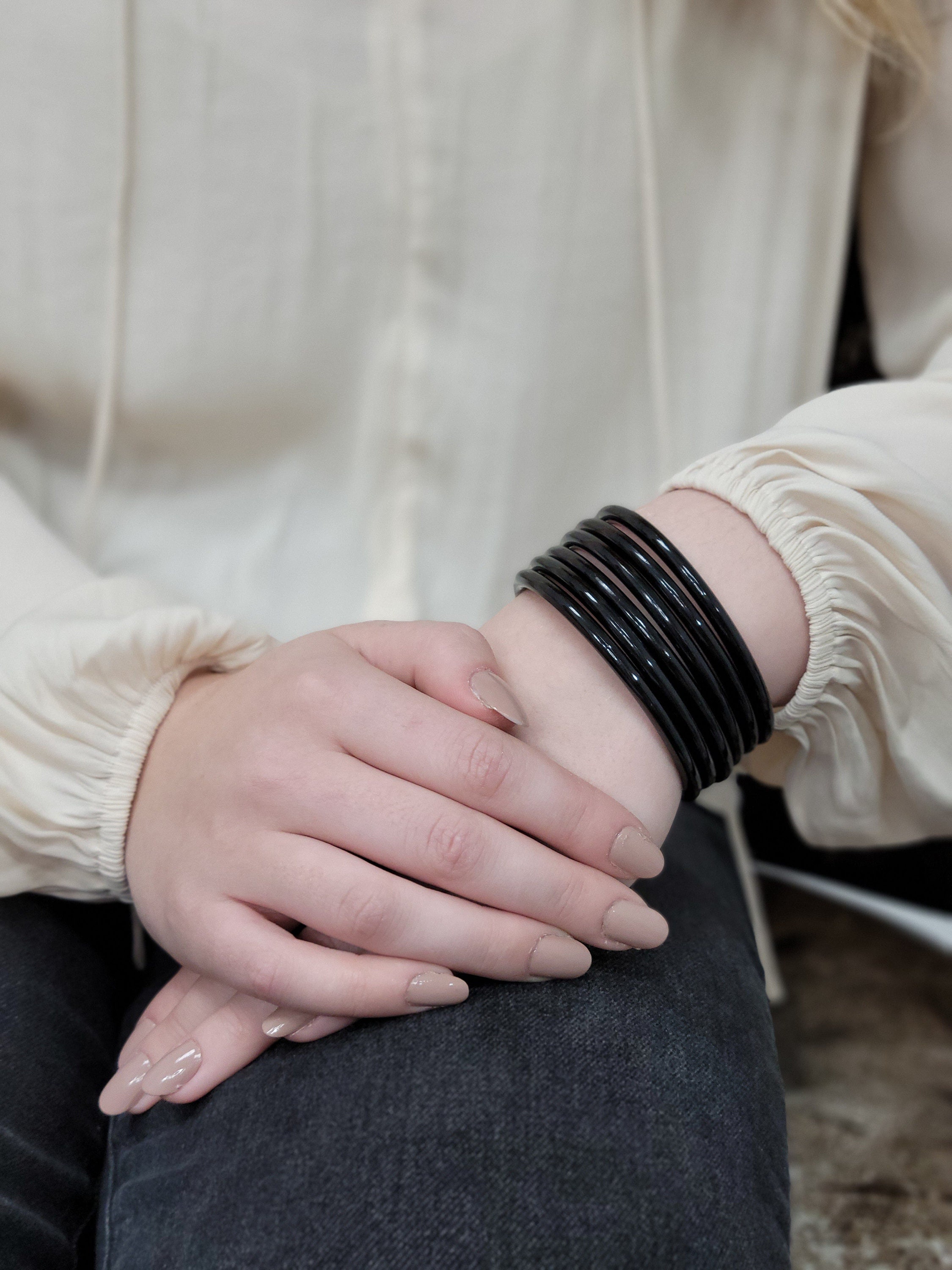 Thin Vintage Black Bangles Sold as Set of 6 - Etsy Thin Vintage Black Bangles Sold as Set of 6 - Etsy