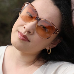 Women&#39;s Vintage French Oversized Cat Eye Shaped Sunglasses