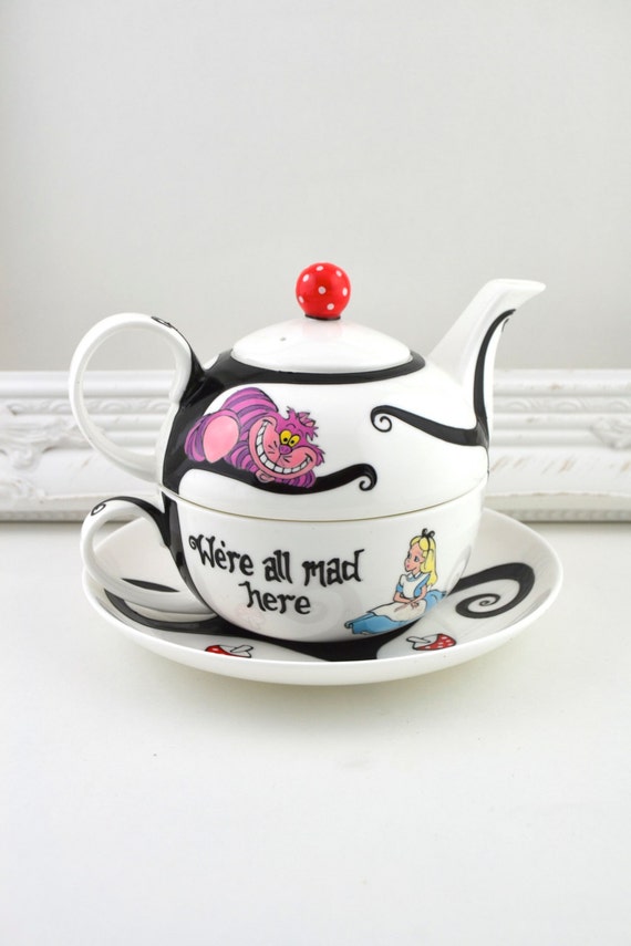 The American Mastermind: Alice In Wonderland Tea Set
