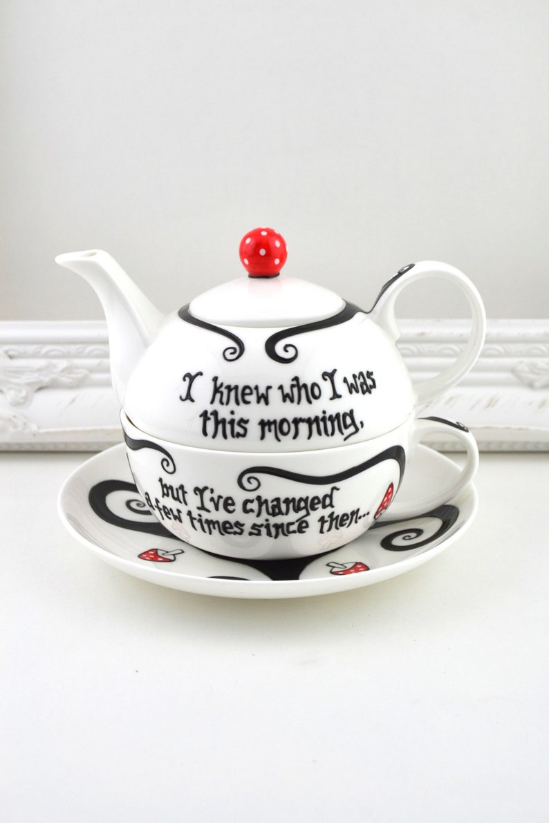 alice and wonderland tea sets