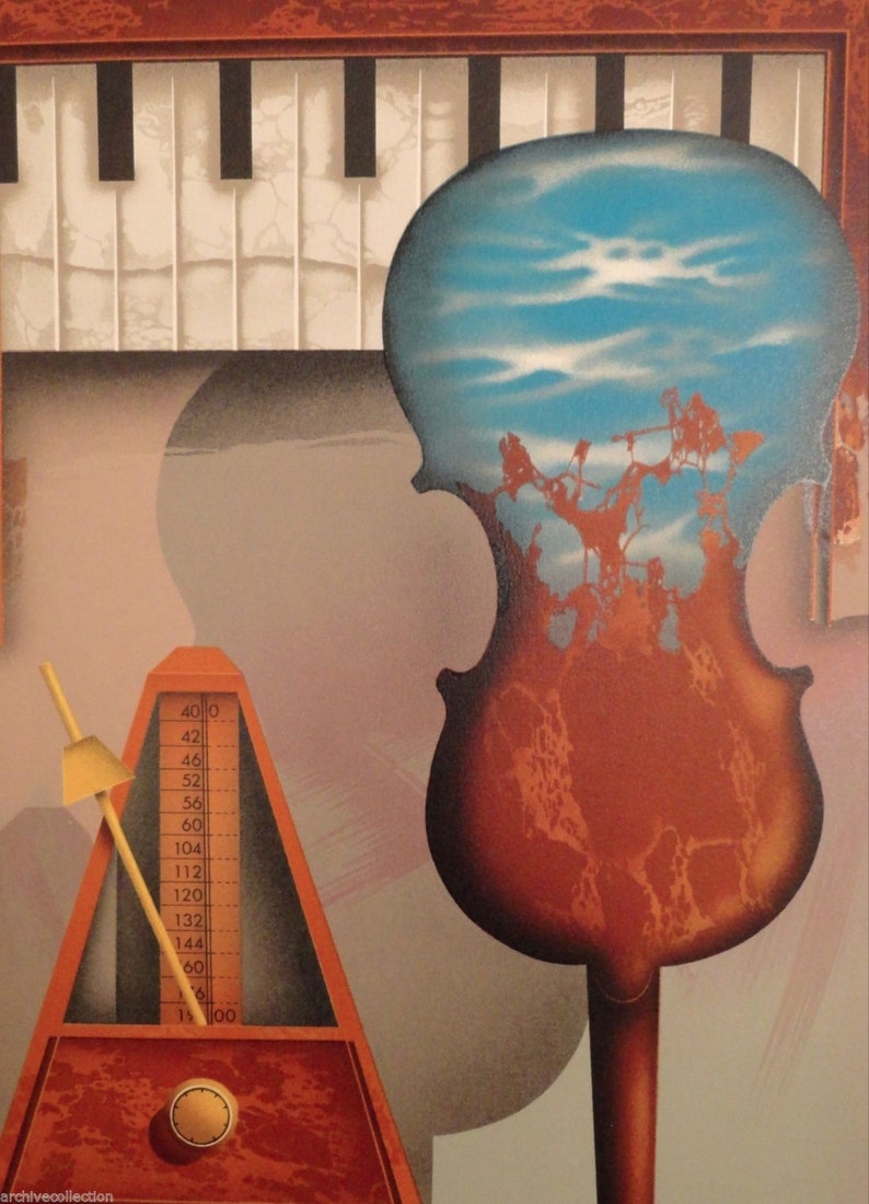 K&ouml;nnte beinhalten: Ein braunes Holzmetronom mit einem gelben Pendel und einem wei&szlig;en Zifferblatt mit schwarzen Zahlen. Das Metronom ist auf 100 Schl&auml;ge pro Minute eingestellt. Im Hintergrund befindet sich eine braune Geige mit einem blauen Himmel und wei&szlig;en Wolken, die auf den Korpus gemalt sind.