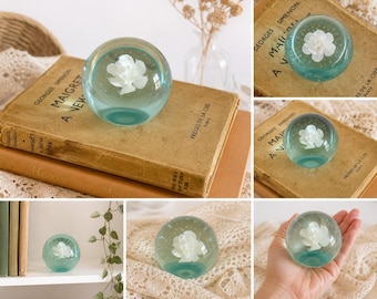 Petrol Kunst Glas Briefbeschwerer weiße Blume Küsten Dekor SM Glas Akzent Vtg Stil